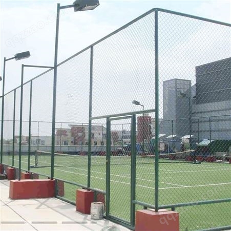 笼式足球场地围网安装施工厂家体育球场围网护栏网 君成