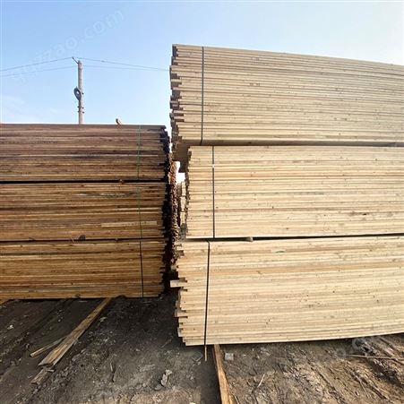 恒拓 建筑红模板 进口木方定制 提供一对一专业定 制服务